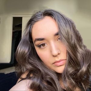 Meet your Posher, Mia